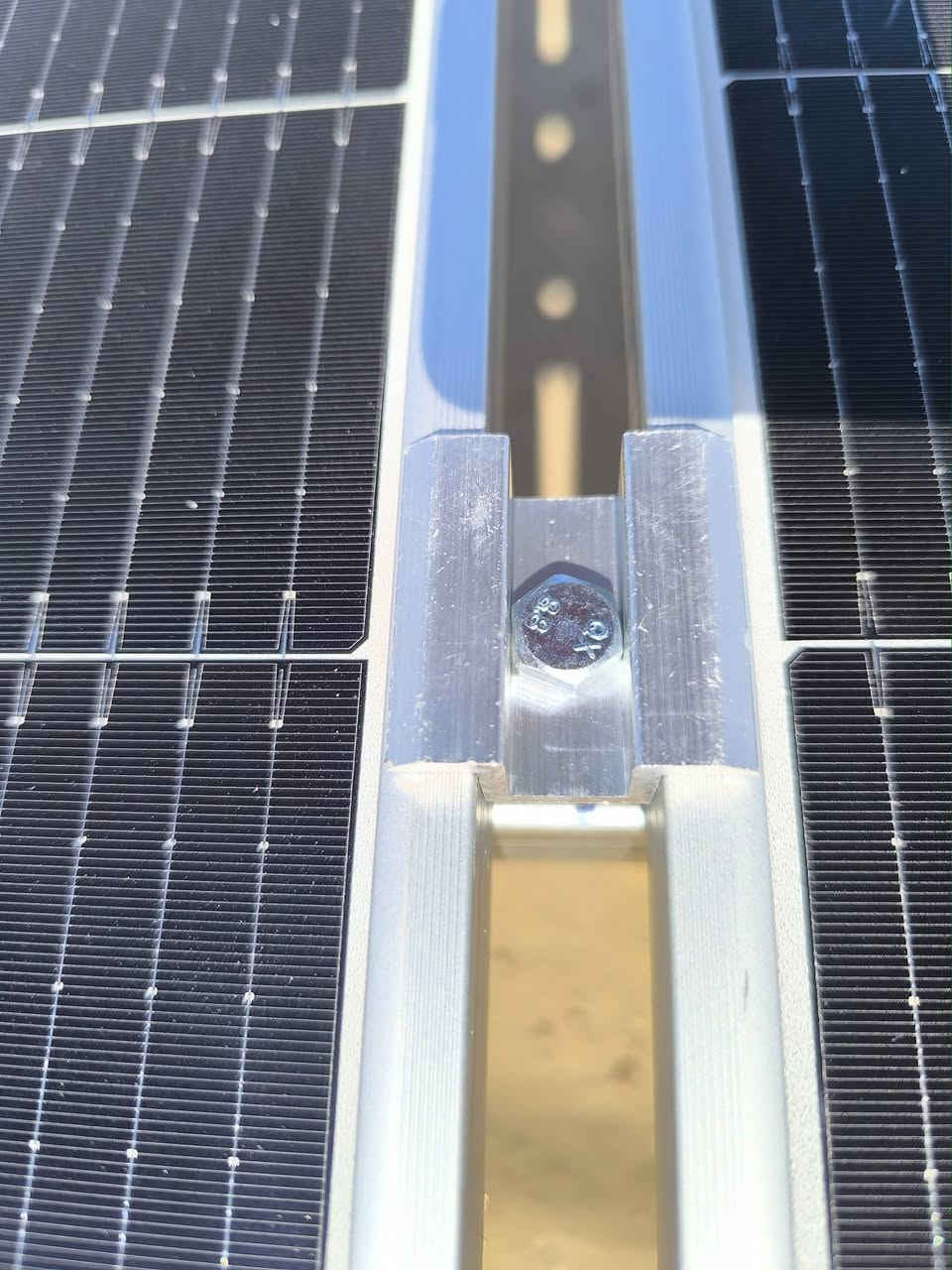 تم بحمد لله تجهيز منظومة تنتج 8 امبير نهاري و 4 امبير ليلي قابلة للتطوير إلى 24 امبير
مكونات المنظومة انفيرتر 6 كيلو گرواط ضمان سنتين 
بطارية سولكس 5 كيلو ضمان 5 سنوات
4 الواح فلاديليفيا 620 واط ضمان 15 سنة
للتواصل و الاستفسار زوروا مكتبنا العباسي الشارع العام مدخل الشلالة محلات ضرغام الصكر 
او الاتصال 
***********
***********
