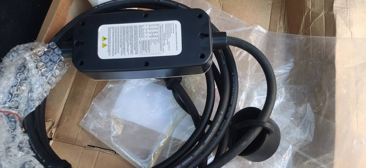 قطعتين جديد غير مستخدم شاحن سيارة 16امبير.يتميز بجهد إدخال يتراوح بين 110 فولت و 250 فولت تيار متردد.يحتوي على شاشة تفاعلية لعرض معلومات الشحن ويقاوم الظروف الجوية.مناسب للسيارات  التي تستخدم منفذ GBT
القطعتين 135 واتساب ***********
قطعتين جديد غير مستخدم شاحن سيارة 16امبير.يتميز بجهد إدخال يتراوح بين 110 فولت و 250 فولت تيار متردد.يحتوي على شاشة تفاعلية لعرض معلومات الشحن ويقاوم الظروف الجوية.مناسب للسيارات  التي تستخدم منفذ GBT
