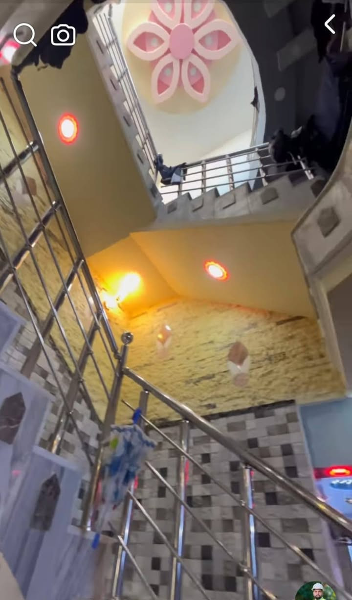 دار للبيع مساحه ١٣٠ متر حي الجمعية 
طابقين بناء سنه ٢٠٢٣ طابقين مال جناي 
٣ غرف نوم 
خريطه حديثه 
للاستفسار مراجعة مكتب الدر حي السلام شارع أبو الدجاج 
***********
