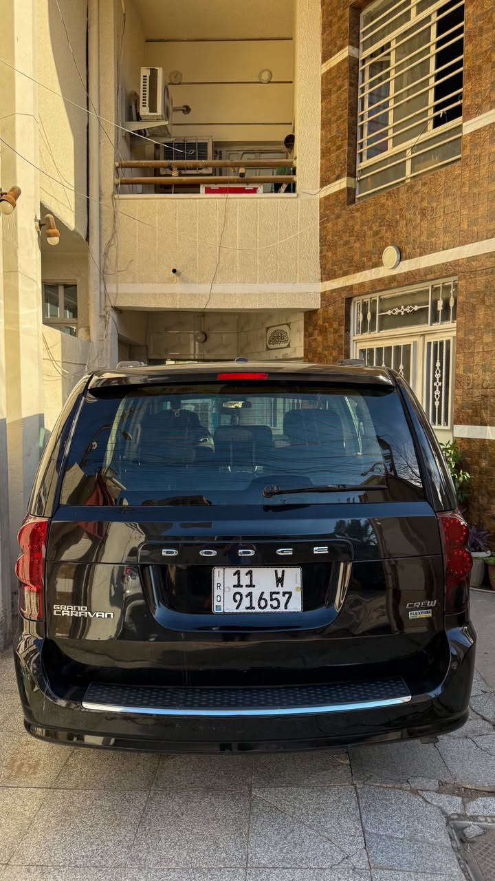 دوج كرفان 2011 فول مواصفات وارد امريكي
حادثها سطحي جاملغ وجزء بسيط  من البنيد  بدون تبديل بدون دواخل لالغود ولاشواصي  
وبالعراق صبغت الجاملغ الثاني للجماليه فقط 
مكينه وكير خير من الله مكينتها 3600 
 مواصفاتها
تشغيل عن بعد
بيبان كهرباء 
جام كهرباء 
تبريد ٣ قطع 
كشنات منفصل وايضاً بلع 
شاشه 
كشن كهرباء 
تدفئه كشنات 
السياره كلشي ترايها وين ميعجبك وترايها كلش حلو الحمد الله 
ادامه قبل فتره مسويلها ادامه ع مكينه كامله واذاين كله جديد تبريد ثلج 
السعر ١١٥ بيها مجال 
مكاني بغداد الامين الثانيه 
***********
