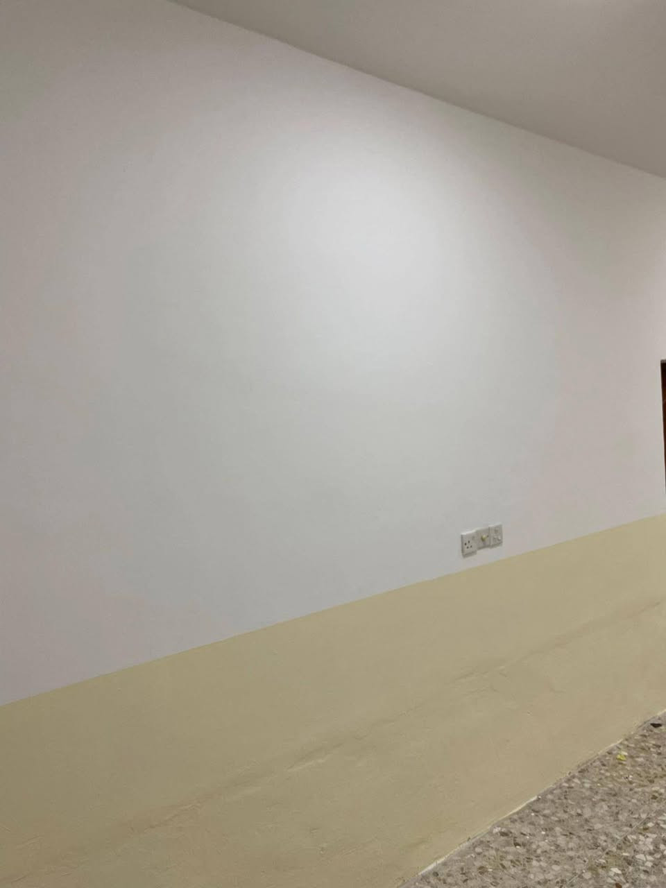 نستلم الغرفة تعبانه نرجعها جديدة اي واحد
يريد يصبغ غرفته او يحتاج
 طلس عام للغرفة و نستلم الغرفة تعبانه نرجعها جديدة اي واحد
 يريد يصبغ غرفته او يحتاج
 طلس عام للغرفة و ترجع جديدة بلباكيت  أن شاء الله
نعالج الرطوبة 
تصليح و صبغ الرقم ***********
