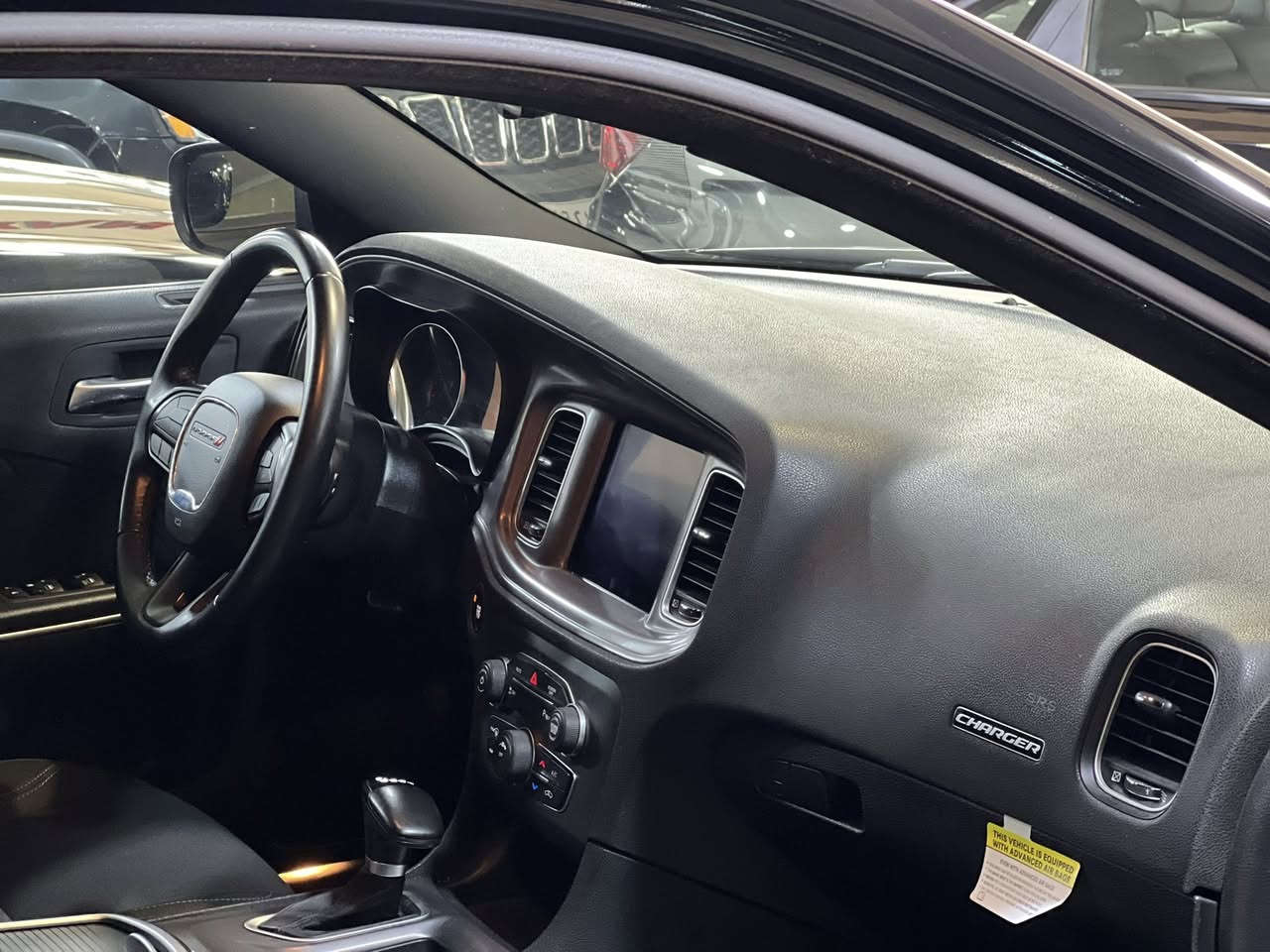 الوحش للبيع  
دوج جارجر .  SXT
الموديل : 2023 . (امريكا ) . 
المحرك : SXT.    V6 
العداد : 63mi                                  
كاتي دهوك
 بدون صبغ 
العنوان دهوك معرض ريان 
Rayan cars
***********
***********
