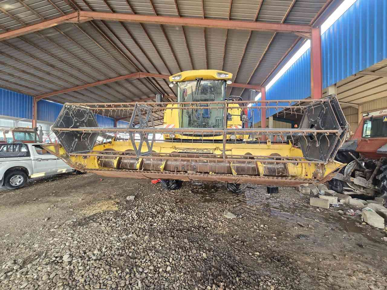 حاصده للبيع موديل ٢٠١٣ رقم اربيل اربعه بلم قايش السعر ٦٠ وبيه مجال الشراي لاتصال عله الرقم ***********
