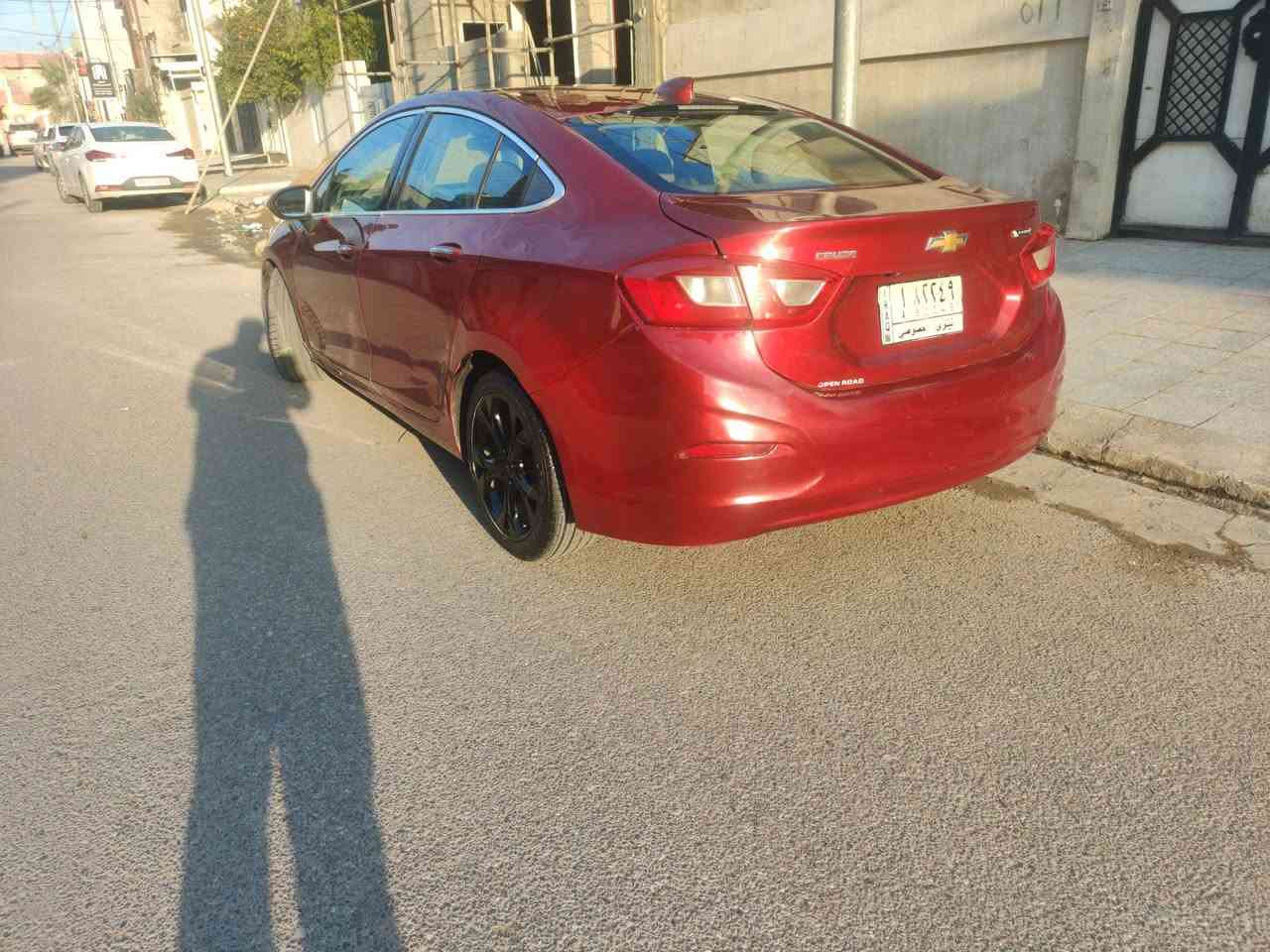 السلام عليكم... 
((( للبيع نقد )))شوفرليت كروز بريمير 2017 امريكي 
السياره ضررها الجاملغ الخلفي بدون ايرباك ، 
والبوند صبغ اثر شخوط، محرك وكير شرط رقم نينوى بأسمي وبيها كابون بانزين ومواصفات البريمير معروفه السيارة جاهزه الحمد لله يحتاجلها فقط حمام بولش
للتواصل  *********** متوفر واتساب
موقعي حي السكر 
السعر : (( 98 ورقة ) ) بيع نقد.
