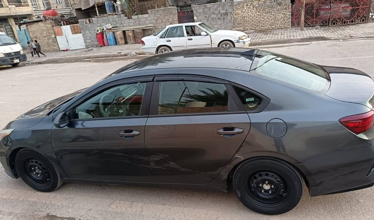 السلام عليكم للبيع فورتي وارد امريكي موديل 2021 بيها قطعتين صبق بس جاملق امامي وبنيد ماشيه 109 رقم بغداد مكينه وكير وصدر وتخم تاير تبريد تدفئة شغال سياره جاهزة من كلشي مكاني بغداد المحمودية السعر 123
***********//***********
