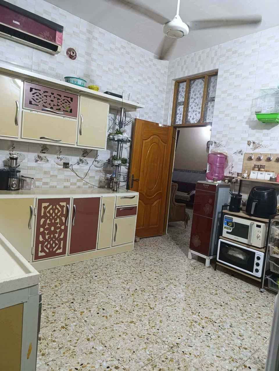 دار للبيع (ركن) البكرلي الرابعه فرع الشيخ علي الحميري ابو جنان
200 متر طابق واحد مطبخ وصاله وهول وغرفتين  شارع 10 متر للأستفسار الاتصال على الرقم ***********
