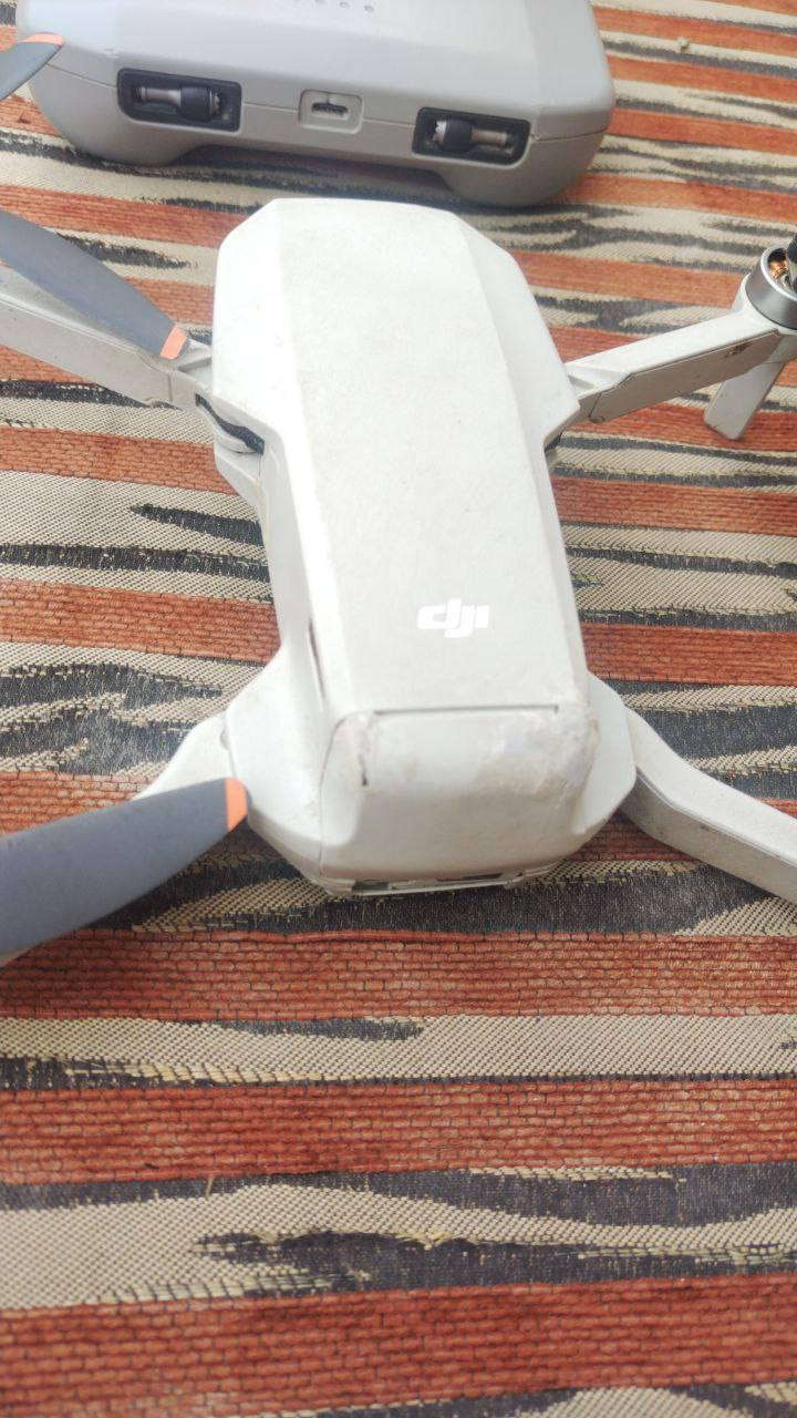 سلام عليكم عندي هاي درون مني 2 
للبيع  بيهة افطور مثل ما موضح بلصورة   
تصويرهة 4k
الطياران 5ڪم
ارتفاع 500
اريدهة  بيع او مراوس وانطي فرق 
مني 3 
مني 4 
ملاحضة / الفطور ما مئثرات على الطيران مالتهة


**إذا كنت صاحب هذا الإعلان وتريد حذفه لأي سبب، رجاءا أرسل رسالة إلى الدعم الفني**