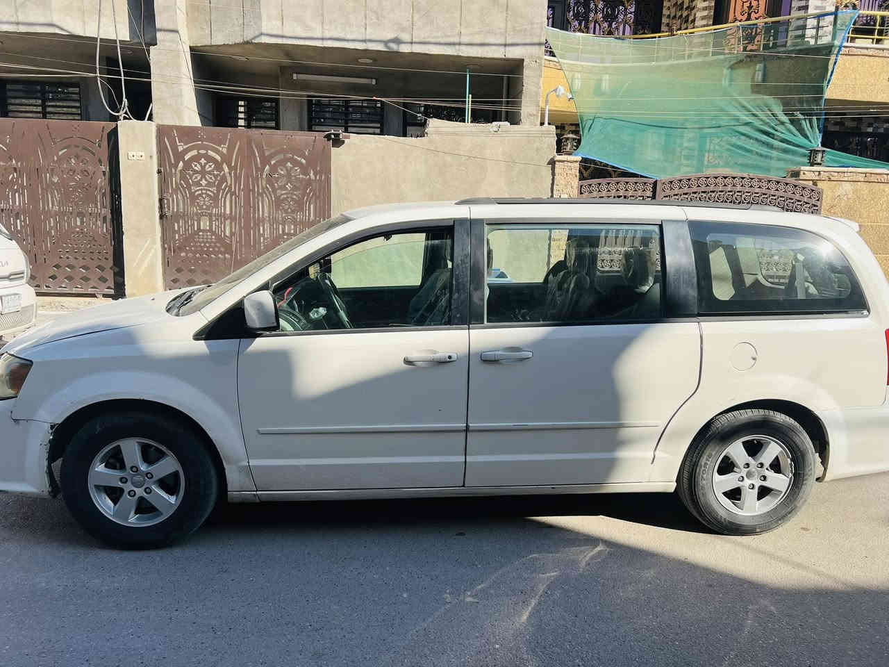 سلام عليكم

دوج كرفان للبيع او المراوس حسب القناعه

موديل /2012 

ضررها 

موجود بل سونار منزلها بل منشور

رقم /بغداد 

مواصفات✨

تحكم ستيرن جهتين

مثبت سرعه

ثلاجه 

شاشه لمس ايباد جميع البرامج منصبه 

كامره خلفيه

كشنات بلع 

كشنات منفصل مغلفه 

بيبان كهرباء+جنطه كهرباء 

مرايات تحكم كهربائي 

محرك 3600

تبريد 3 قطع

جام 6 كهربائي

مانع انزلاق

نظام توفير الوقود 

تخم تاير 

مكينه +كير كفاله ✅  

السياره معروفه ومرغوبه 

وبيها هواي مواصفات جيك وشوف 

سياره جاهزه برغي ما بيها نقص

العنوان / بغداد 
  

السعر / 140 وبيها مجال للطيبين 

الاستفسار /*********** ابو همام 
او.    ***********
