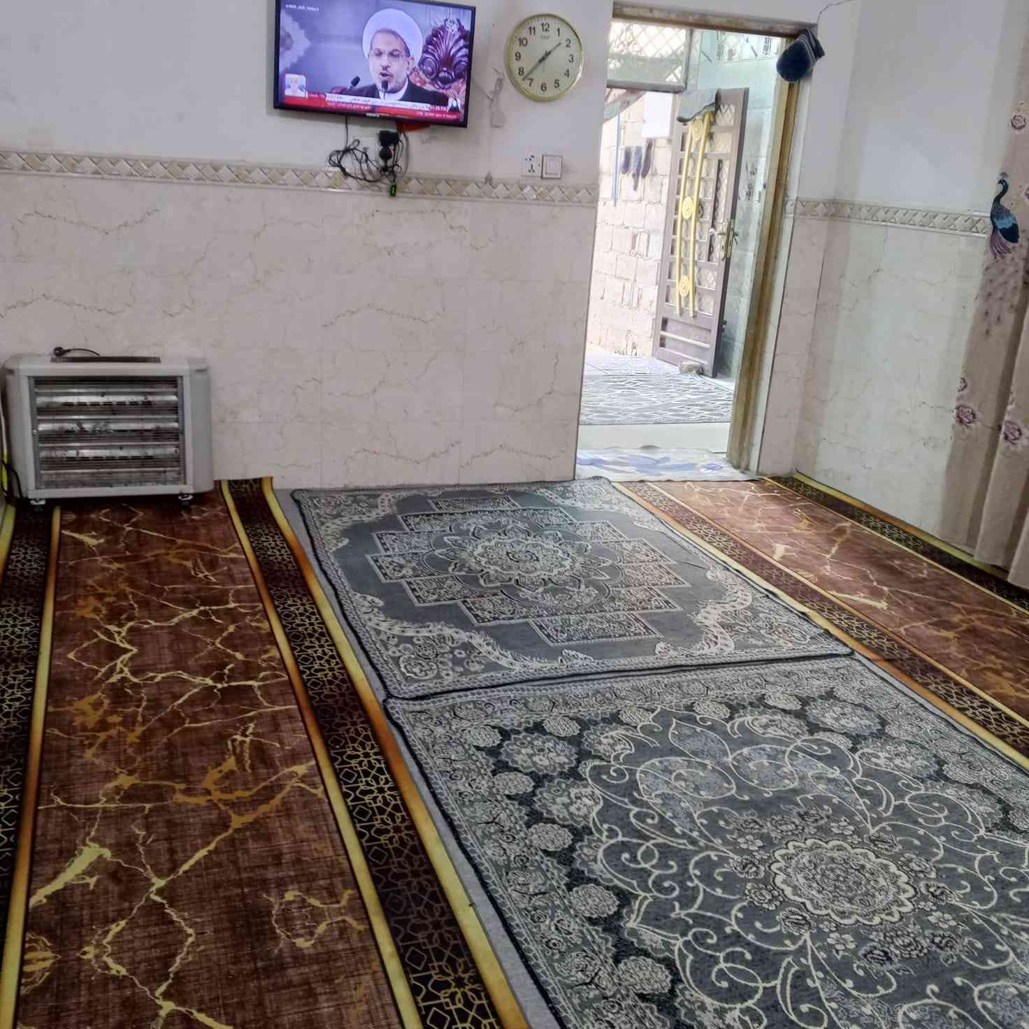 الدار للبيع المساحه 176متر للإستفسار هاذه الرقم طابو صرف
***********
*********** 

بي 4غرف نوم 
واستقبال طوله 9وعرضه3ونص
ومطبخ وصاله
وصحيات داخليه وخارجيه

العنوان كربلاء حي العامل سوق الاخير
