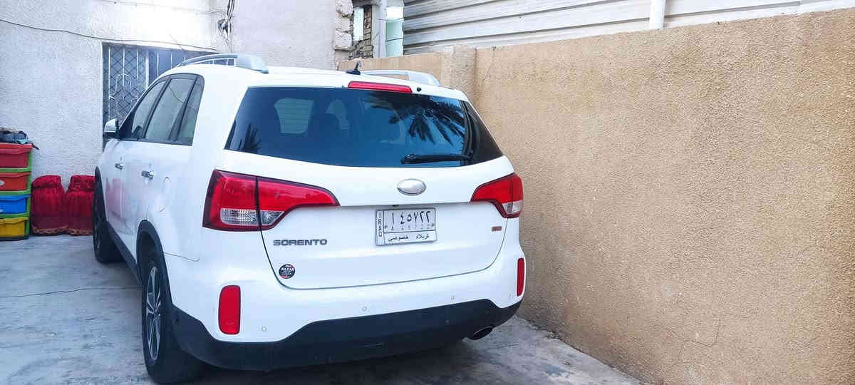 سورينتو أمريكي داخله بدون حادث كلين 2014 محرك 2400 جيدي اي بيها خشم الجاملغ والبنيد طخه عل بارد بيها منضومة غاز يعني بيها كشطات صبغ بداية القماره وبدايية البنيد رقمها كربلاء الماني لونهاابيض سعرها145ورقه وبها مجال للشراي الرقم***********
