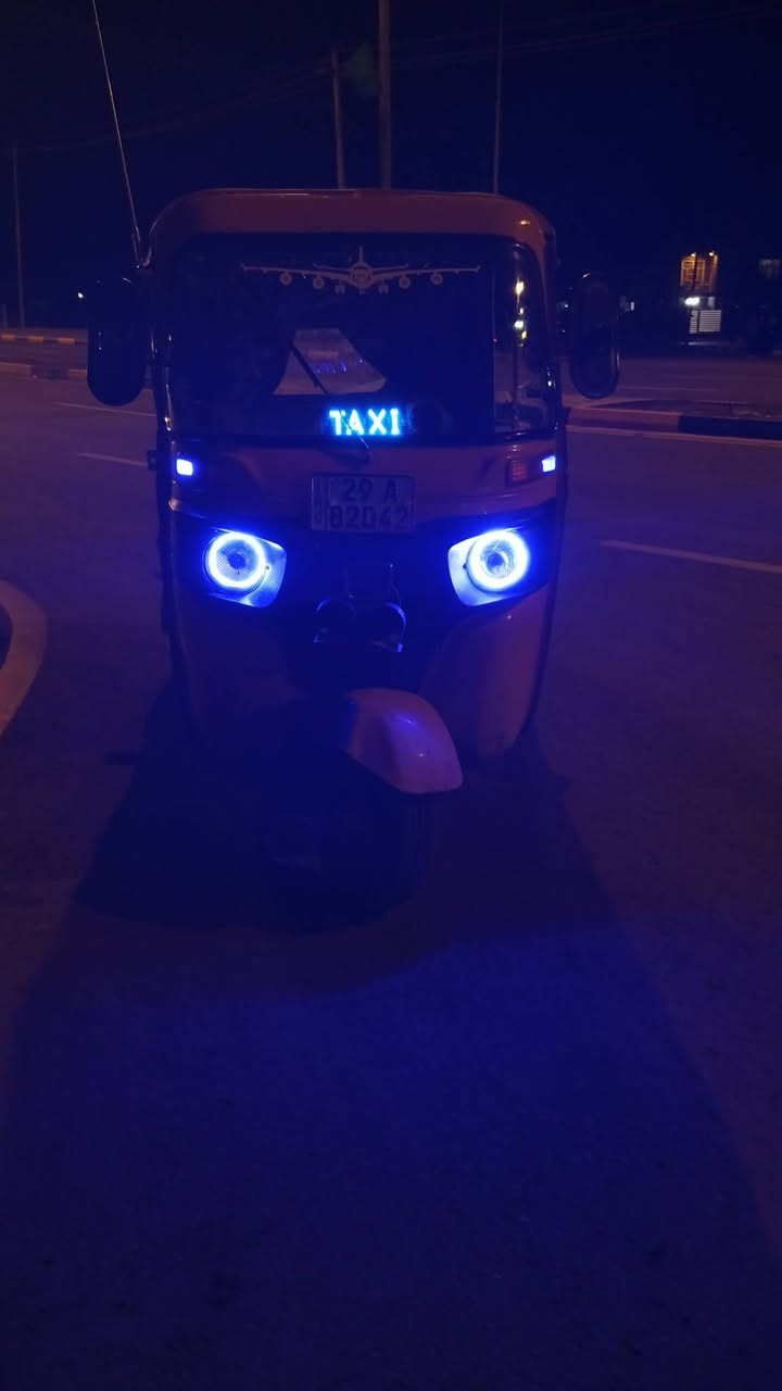 سلام عليكم
تكتك موديل 20 
رقم وسنويه بسمي 
مصبوغه عام 
السعر 6 وربع و بيه مجال حك الجيه
***********
