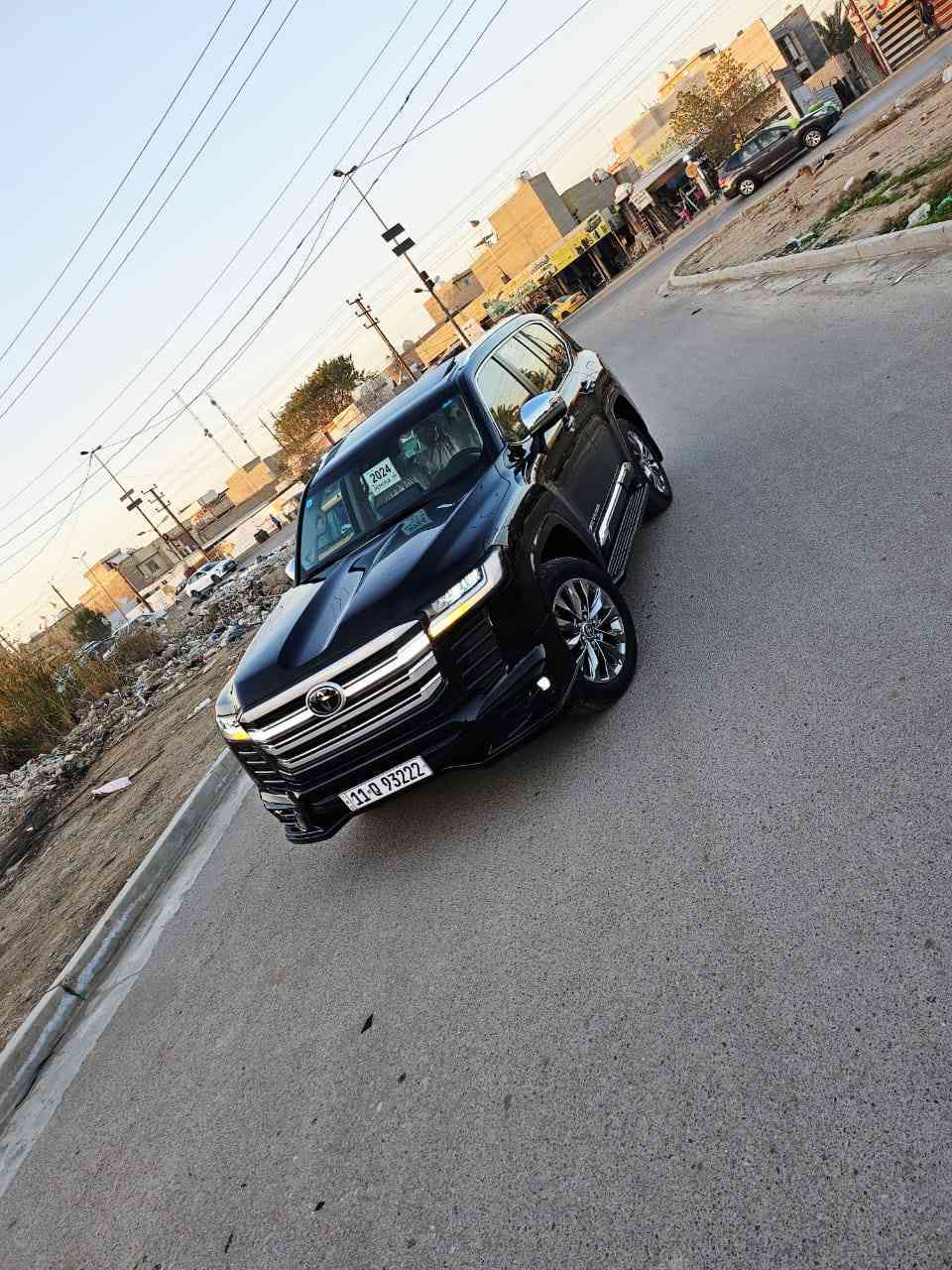 رجائا لاتخلط السعر ببن الvx ,وال GX  بيع اومراوس
لاندكروز    ٢٠٢٤   VX  اعله فئه حت الابواب شفط
 (((   ماشيه   28 الاف     )))
محرك         تنفس طبيعي ٤٠٠٠   
مغلفهppf من هيه زيرو يم الشارقه 
***********اسيا
*********** اثير
السعر انشالله مناسب 73800 دولار يعني ٧٣٨ ورقه
السياره  رقم  ((بغداد   مميز))     السنويه  بسمي

مكفوله من كلشي فقط اقل اصبع يم لايت بارد 
مواصفات 
ابواب شفط
-سلايد روف
-جميع الكشنات كهرباء وتدفئه تبريد 
-كرسي السائق خزن ثلاث وضعيات للذاكره
-تشغيل عن بعد + دخول ذكي 
هاندربيك بصمه + اوتو هولد 
-كشنات جلد
- لايت   ٣   عدسات  ولد نهاري امامي وخلفي 
-٥  كامرات  ( ٣٦٠  درجه)
-رادار  جانبي
-رادار خلفي
رادار امامي تفاعلي 
-حساسات امامي خلفي
-فور ويل  وانظمة تركشن ودفلوك ونظام زحف
-فول تحكمات ستيرن
-نظام صوت سماعات   JBL
-شاشات خلفيه
-زراك لايت
خمس بصمات السياره
ترحيب بل ابواب

وبقية المواصفات المعروفه في فئة  VX
