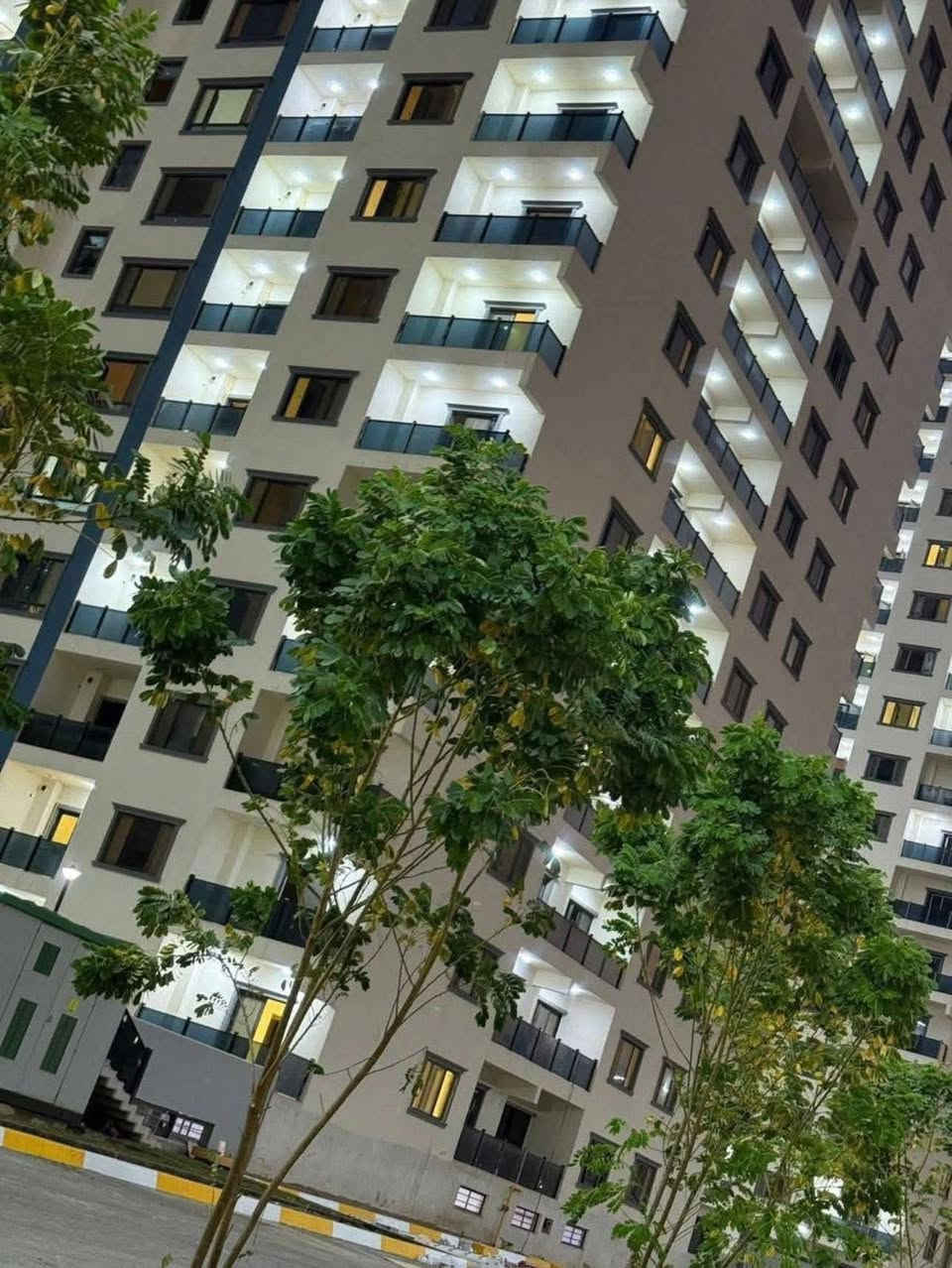 فرصة سكن او استثمار مميرة
🏢 الموقع: مجمع دار السلام-المنصور
📐 المساحة: 134 متر
🛏 عدد غرف النوم: 3
🔝 الطابق: 3 بناية D7
🌅 الإطلالة:اطلالة مميزة على المول
السعر مناسب جداً ومغري
📲 للاستفسار والتفاصيل واتساب فقط:
***********
شهد شركة بوابة بغداد

✦ نستقبل جميع عروض البيع والإيجار في كافة مجمعات بغداد السكنية.

اعرض عقارك ودع لنا التسويق ✅
