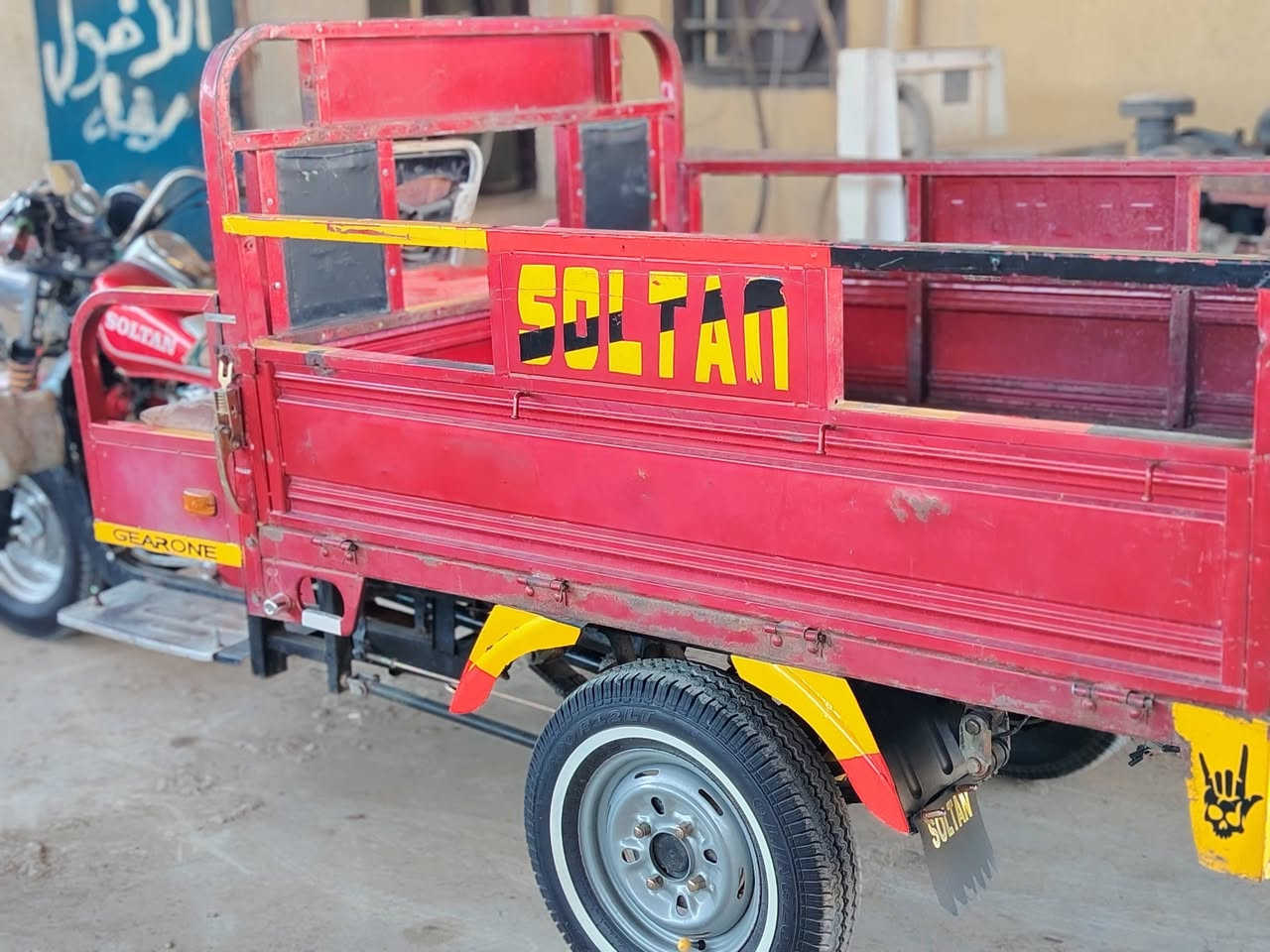 ستوتة للبيع موديل 21كفالة مكينة صار يومين من شادهة تخم تاير جديد ***********
