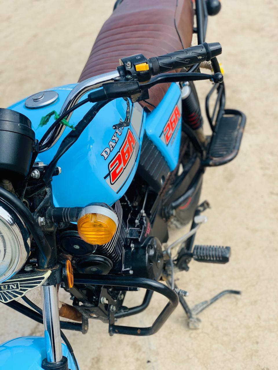 يا الله السلام عليكم دايون للبيع موديل 23 أوراق سكنر كهربائيات كله شغاله عداد شغال كامل  نهظه فول رزانه فول محرك 200 كتابه حمره لون مميز دراجه كفاله عامه اي نقص ما بيه السعر 1250 وبيه مجال اتصل ع رقم وبيك خير وتدلل وبيه واتساب ***********
