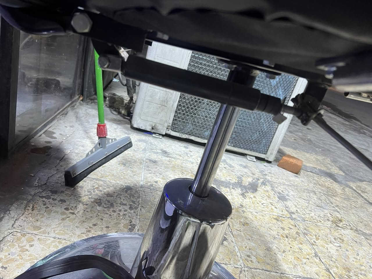 سلام عليكم كراسي حلاقه نضيفه نقص بس جكات الجك مال تجوه السعر 150 الف مكاني بغداد  الاعظميه ***********
