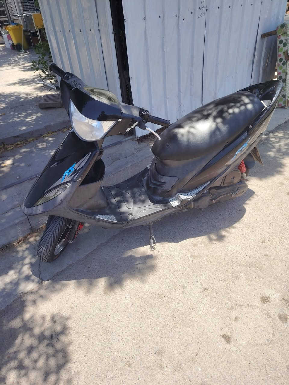 دراجه ماكس ربما بلاديه مختمه مبدله بس وياله جماليه السعر900 المكان بغداد حي جهاد اللانتصال ع هذا الرقم ***********
