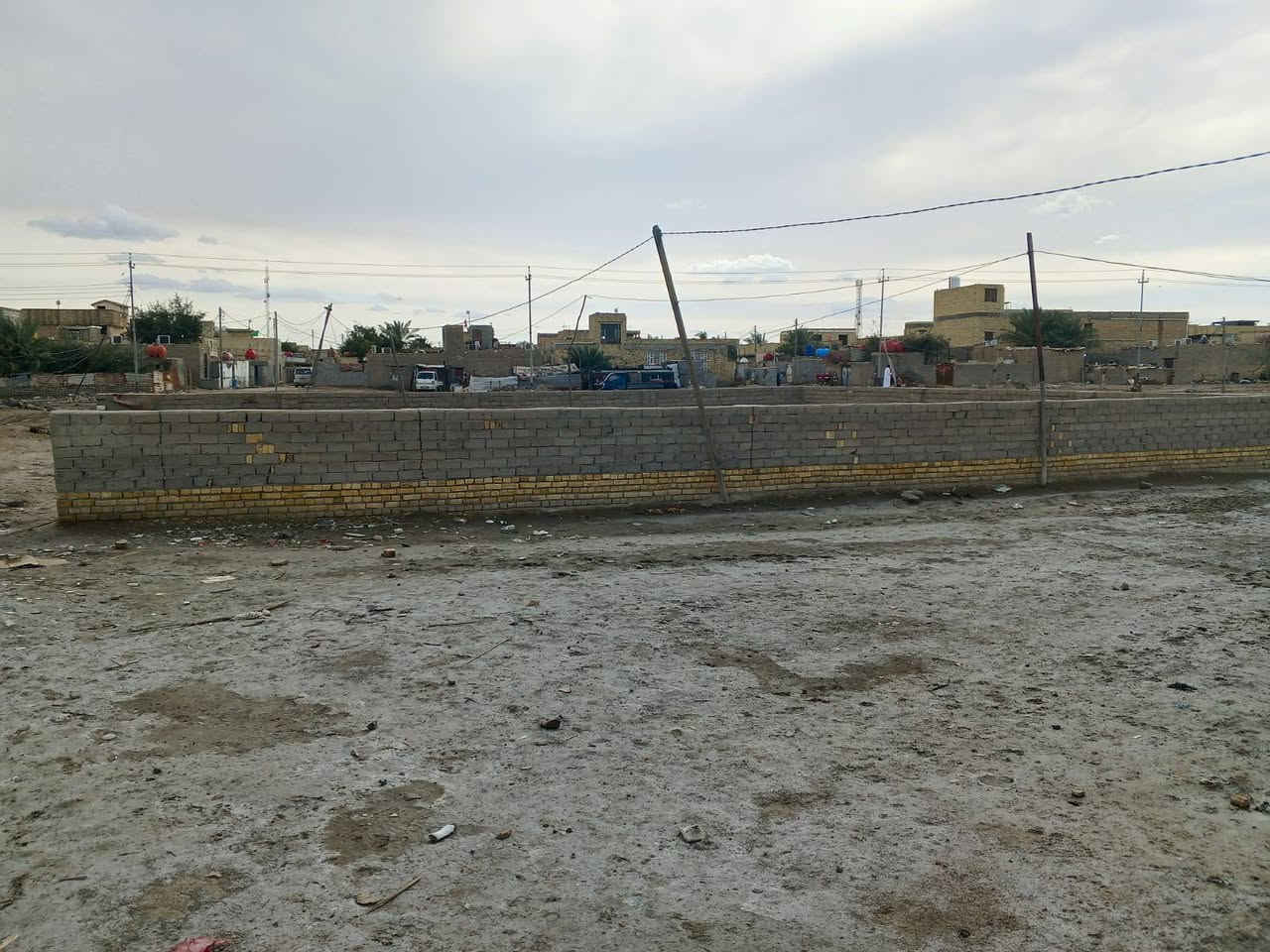 السلام عليكم   مكلف بالنشر 
قطعة ارض زراعيه للبيع الطول 20 متر العرض 15 متر يعني المساحه 300متر قرب وسام البنجرجي قريبه على شارع العام السعر 25 مليون وبيه مجال 
الاستفسار الاتصال على الرقم *********** او المراسله على الواتساب
