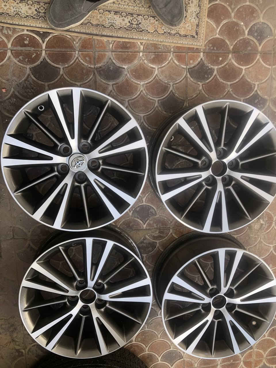 حجم ١٦ كورلا اصلي مع التايرات. ٣٦٠ الف بغداد غزاليه ***********
