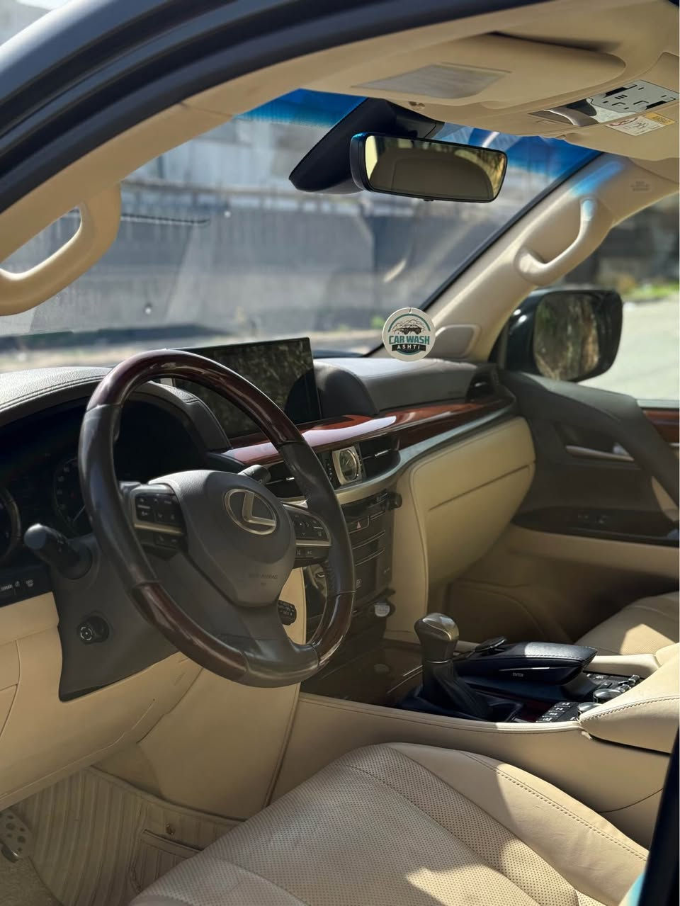 اجدد وانضف لكزس 2020 بوضع الوكالة 
لكزس سبورت LX570 ( 2020 ) 

المكينة : 5700 

عداد المسافات : 50.000 كيلو متر حقيقي شرط

معروفة مواصفات الكزس 1/1 جكات فول الفول 
 
السيارة جديدة جدا نضافتها 100/100 بوضع الوكالة 

السيارة مكفولة كفالة عامة 
حته من الشخط والرصعة
مغلفة السيارة ppf بلكامل 

سعرها مناسب بيع 
او مراوس حسب القناعة 
تحويل ثاني يوم 

للاستفسار الاتصال على 

 *********** واتساب 
***********

اخوان فقط اتصال لو واتساب 

مكان السيارة أربيل أربيل, العراق
