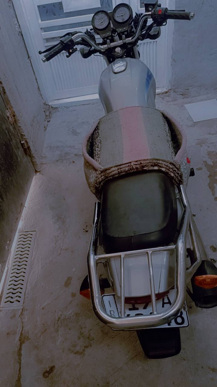 سلام عليكم دراجه البيع موديل 2021 سنويه رقم كربلاء سعر واحد وستميه ,1600 الانتصار رقم ***********
