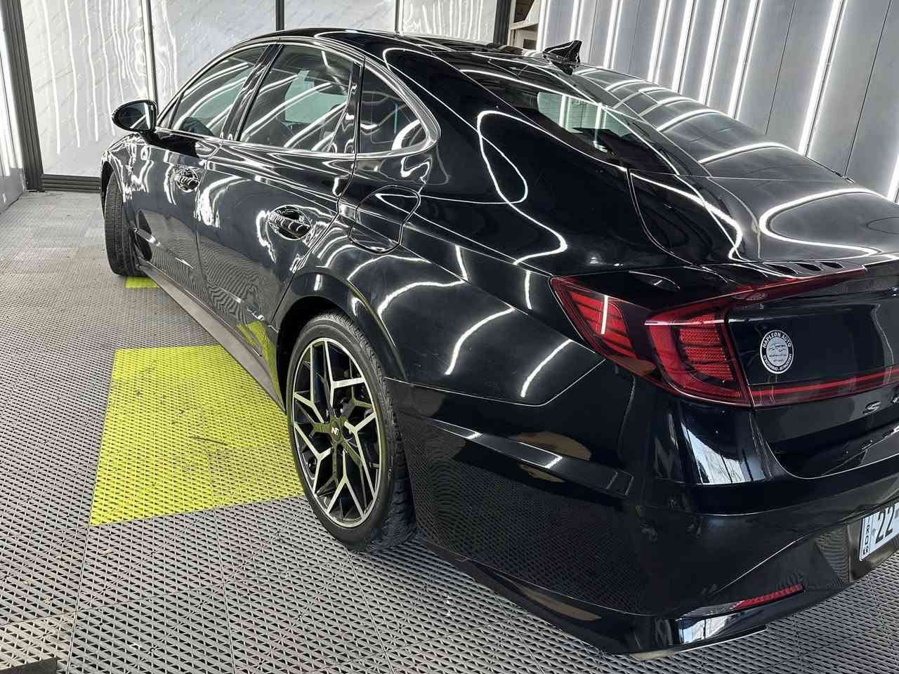 السلام عليكم للبيع
سوناتا ان لاين(2500) تيربو مرغوب 

موديل :2023

‏NLINE : الصنف

سعة المحرك : تتمتع سوناتا N Line الجديدة كلياً

بمحرك توربو GDi 2.5 يولد قوة قصوى تبلغ 290

حصاناً مع كير دبل كلج 8 نمر

اللون الداخلي : جلد وكنتاره رصاصي

نظام توقف تلقائي عند الرجوع

ويل كب NLINE 

‏BOSE  سستم صوت

أكياس هوائية: 10 (جميع الايرباكات اصليه)

المصابيح: زينون - إضاءة ليد- ليزر

‏carplay نظام-

لون اسود

ماشيه42 وقابل للزيادة 

رقم اربيل 

# الحادث ربع البنيد والجاملغ الخلفي ايضاً ربع صبغ 

مكينه كير كفاله

موصفات السيارة

نشغيل بصمه

بانوراما+تبريد قطعين+تبريد شاشة بيانو منفصل تشغيل عن بعد

قياده ذاتيه

تحديد مسار

تنبيه خروج عن المسار

نقطه عمياء

4 رادارات  2  أمامي و 2 خلفي

شاشه كبيره +كامره دواره دقه عالية

لايت زنون 4عدسات الانارة الداخلية لد

فول تحكم ستيرن

+كير بصمة +هاند بريك بصمه+أبواب بصمة

اوتو هولد +حجر بيئة بلادي

كشن السائق كهرباء +بالكشنات الامامية حضن سبورت

شحن واير لس

شحن السريع

دشبول دجتل متغيل الالون مع وضعيات القياده

٤وضعيات قيادة

نظام ترحيب عند الاقتراب

نضام اوتو هولد-12 سماعة داخلية

رادار جانبي بالمري +اشاير بالمري

مانع تصادم امامي خلفي

السعر خاص او الأتصال ***********

***********
