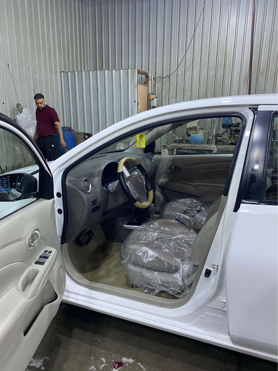 صني 2023 سيارة مكفول عدا بارد قليل قبق الجنطة كلش قليل شرط بدون اي داخل سيارة جديدة بمعنى الكلمة وجاهزة من كلشي ماشية 45 الف حقيقي 
مكاني نجف حي ميسان السعر المطلوب 115 وبيهة مجال بصيط للشراي *********** النجف, العراق
