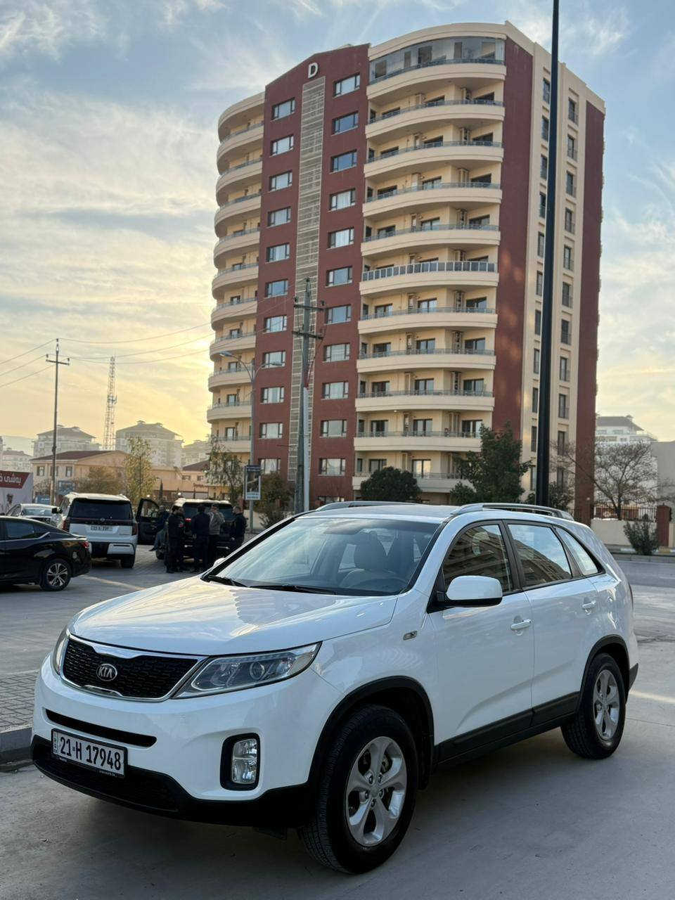 كيا سورينتو 2014خليجي مواصفات سبعه راكب مركزي بلاجكتور زينون لايت زينون بكليات زينون كامره  نضام eca حداديه امامي خلفي جديد كير محرك اب شرت رقم جديد سنويه صارله شهرين منتهي ماشيه ميتين سياره على نضام شركه يد 1 من شركه محرك 4سلندر حجم محرك 2400 مكان سياره سليمانيه سعر 165 بي مجال بصيط *********** سياره مابي قطره صبغ بس شبر بارد بل باب السكن سونر موجود بالصور السليمانية, العراق
