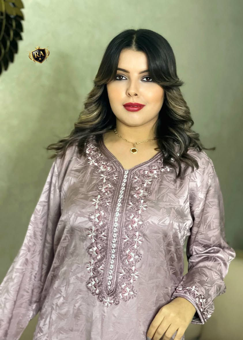 🟤💫  *جديد  new* 💫🟤
________________________________________

🟠قفطان أنيق فصالة مثالية 🛎  للافراح و المناسبات 
🟤ثوب كمخة رخامية حرة ✨من النوع الممتاز رطب و طايح 
🟠مخدوم بلقيطان و بالسفيفة أصلية و بلمجدول من نفس الثوب بشوشات 
🟤مطروز بالطرز رباطي و كاطفيل لون بلون بجودة و إتقان 👌
🟠⚡متوفر بألوان رائعة ⚡

🟤المقاسات :S M L XL 

🟠الثمن: مناسب


**إذا كنت صاحب هذا الإعلان وتريد حذفه لأي سبب، رجاءا أرسل رسالة إلى الدعم الفني**