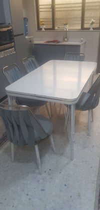 ميز طعام • ٦ كراسي • طقم سفرة