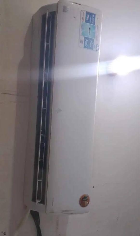 السلام عليكم /سبلت للبيع اسمه الحافض طنين نضيف بس ريموند مالته ضايع نضيف وغازه مفول المكان ناصريه مركز حي اريدو قرب مستشفئ المعوقين الشراي اني بخدمته سعره 575 وبي مجال حگ الجيه وشراي يشلع عيوني. رقم تلفوني ***********
