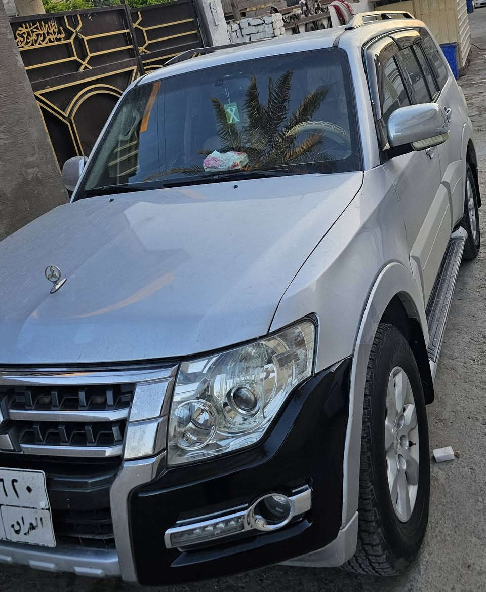 السلام عليكم ...
البيع نقد او مراوس حسب القناعه يجي خاص او وتساب 
باجيرو GLS كويتي موديل 2016 محرك 3500
المواصفات 
شاشه لمس  كامير 
رقم ربيل تريد تحويل تريد وكاله بسم عربي 
حساسات 
دعاميه LED
منظومه زنون
تبريد ٣ قطع
مروحه اضافيه 
تحكمات 
سيارة نظيفه حداديه جديده 
سيارة جاهزه  نقص غاز تبريد 
علمن سياره موجود بلكوت مركز مدينه الاستفسار اكثر للاتصال 
***********
