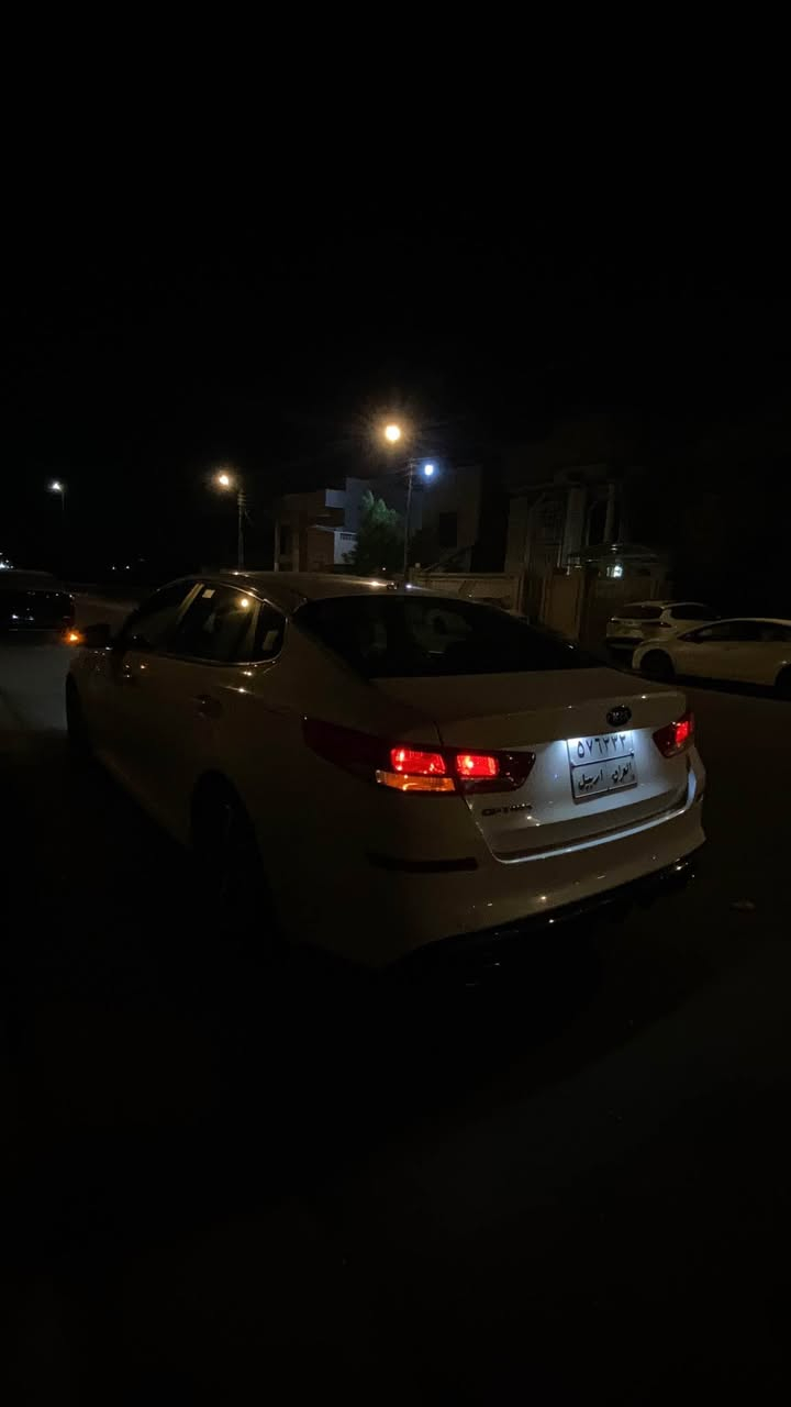 السلام عليكم 

كيا اوبتيما خليجي موديل 2020 
مكينة 2400 دوش 
ماشية 115 
مواصفات السيارة 
حساس امامي خلفي + كامرة خلفية 
شاشة معلومات 
تبريد قطعتين 
ترحيب المري طوي ويا السويج 
سويجين السيارة الثاني ما مستعمل 
تحكم ستيرن جهتين 
ويل كروم 5 حتى السبير 
اللون ابيض صدفي 

السيارة جديدة استعمال شخصي وجاهزة من كلشي كير مكينة حدادية تبريد كلها جديدة 
السيارة مكفولة ضربة وصبغ عده بارد بين البابين بدون صبغ وبدون داخل 

السعر 185 
البصرة المعقل 
للاستفسار : ‭0780 131 9334‬

‭0771 080 3867 البصرة, العراق
