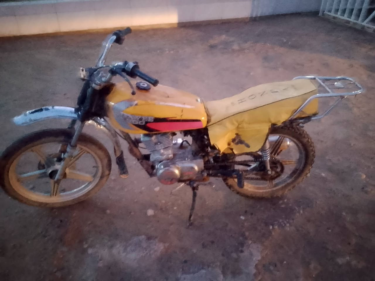 سلام عليكم ورحمه الله وبركاته
موطور للبيع 
النوع روبر 2015
خمسه كير نشاط فول
ب 180وبي مجال الطيبين 
العنوان سديره 
رقم الهاتف ***********
