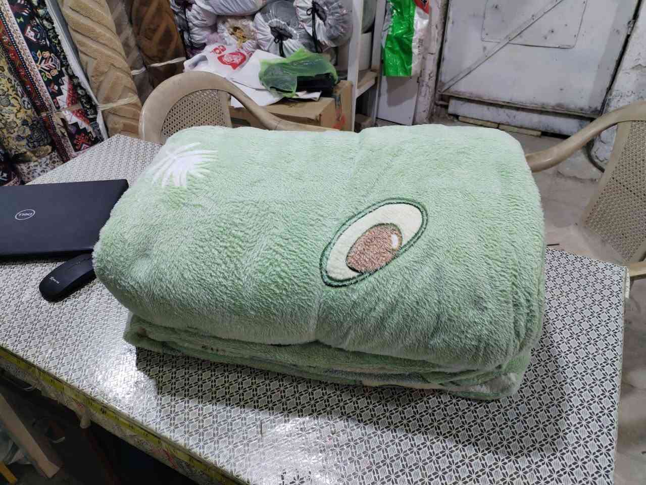 يتوفر لدينا في كرافتي ماكس 
لحاف نفر واحد  وجهين فرو 
قياس 180 في 220
الوزن 4 كيلو
السعر 35 الف دينار 
توصيل 5 الاف لجميع المحافظات 
للتواصل واتساب ***********
بابل الاسكندرية شارع الخضر الفرع المؤدي إلى شارع الخضر الثاني عمارة المرحوم جبار سالم
