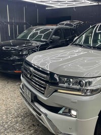 لاندكروز 2018.  فول مواصفات   بريم اصل   رقم بغداد باسمي   رقم مميز  م...