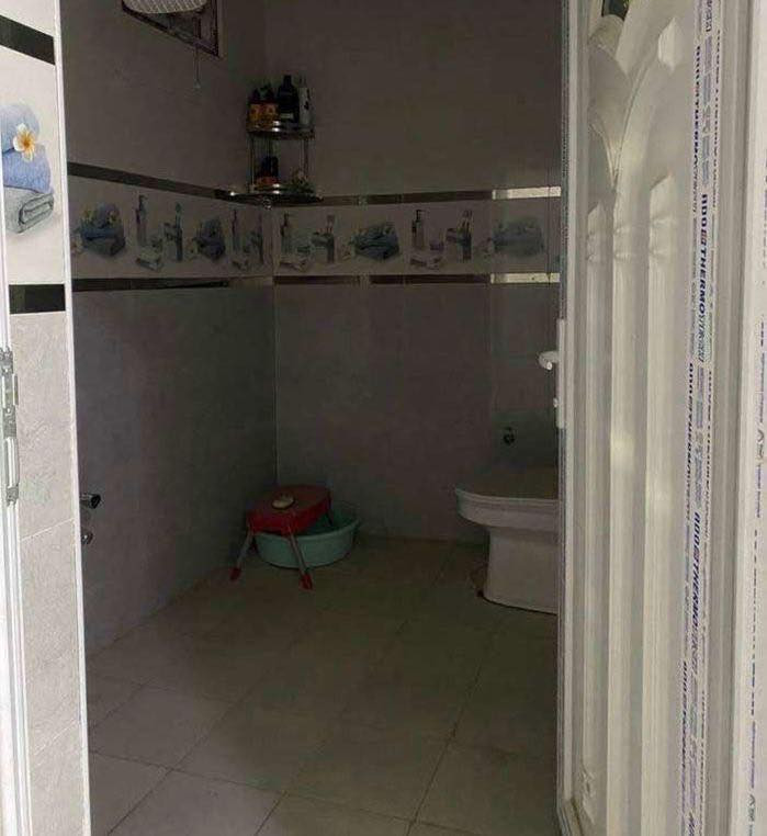 شقه وقف سني 80م
فوق الارضي من بعدها سطح غرفتين وصاله. مطبخ وصحيات 
طويسه مجاور كوفي كيف للاسفسار***********
