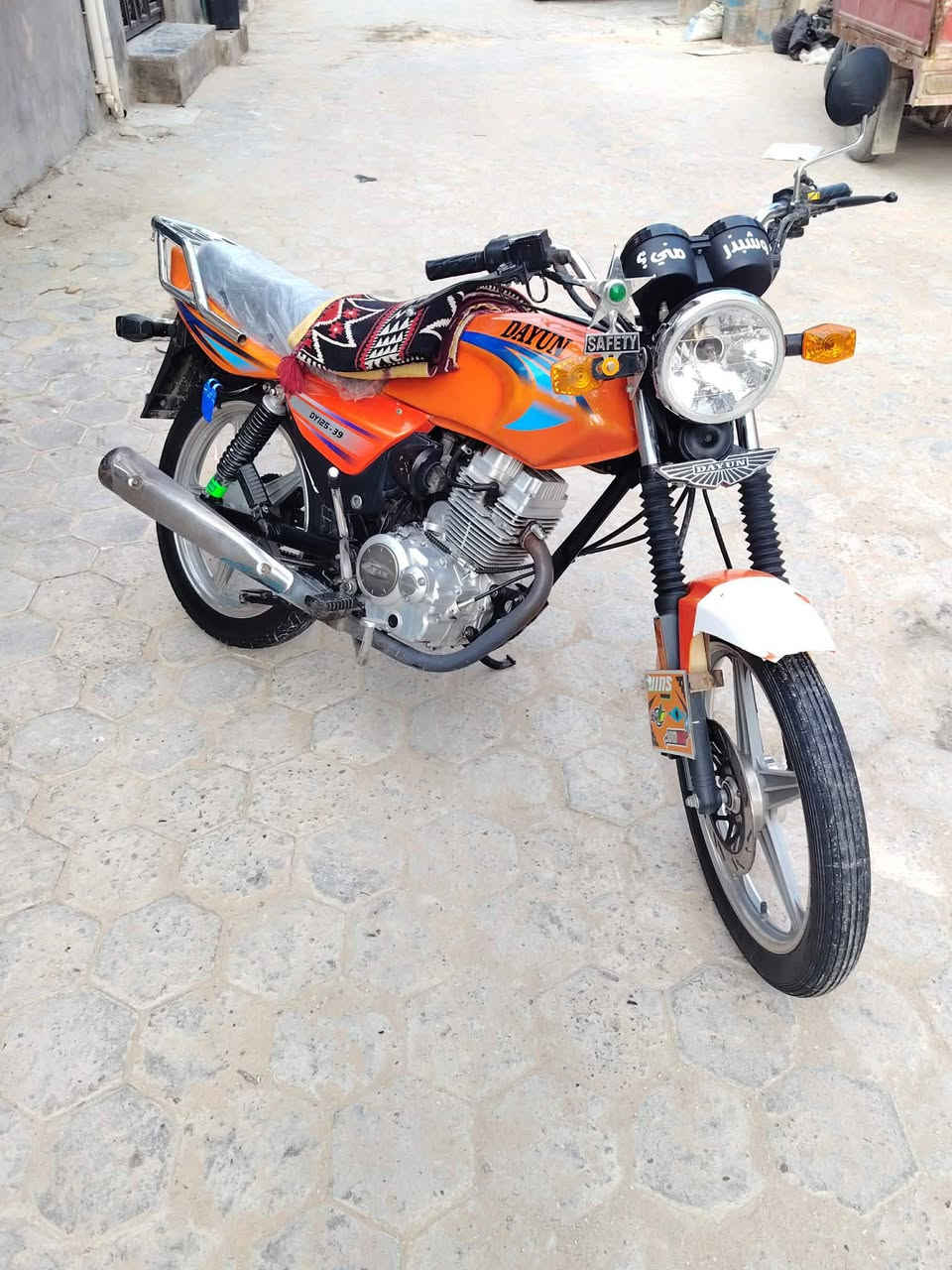 السلام عليكم دايون عضم اوراق اصولي موديل 23 شوفت عينك لدراجه ماناقصه شي لون مميز لبيع او مراوس بشلامجه كامل مكان نجف حي لنداء شراي بيك خير ودلل ***********
