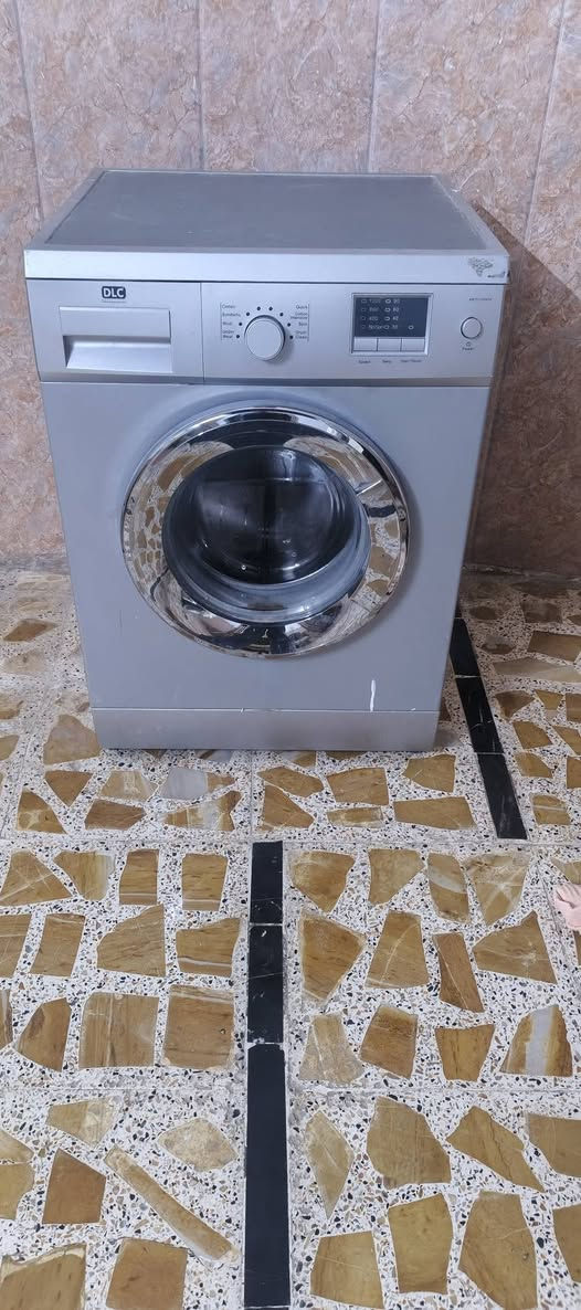 السلام عليكم غساله للبيع شغال بس  بيهه شغله بصيطه  سعر 200 وبيهه مجال هاذ رقمي ***********
