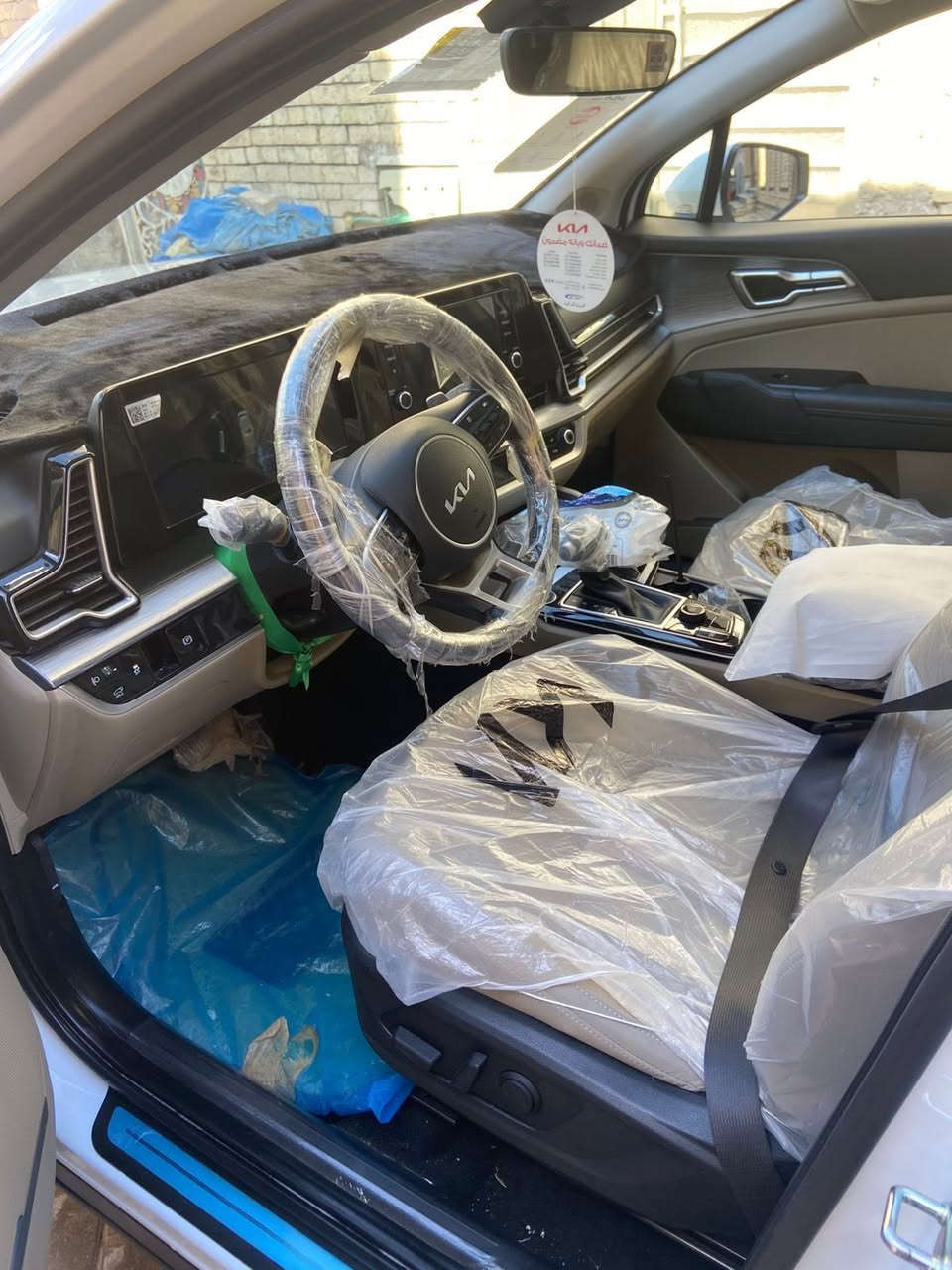 سبورتج 2025 فول 1/1 السيارة كارتون ماشية 17 الف كفال عامة عدا هاي الخسفة صغيرة موضحة بالصورة فول الفول اسود لماع السعر ٢٣٢ بيه مجال قليل ***********
