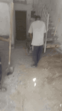 السلام عليكم كادر عمال تصعيد كافة مواد البناء على الضهر رمل طابوك تصعيد سيراميك اشتايكر كاشي فرمستون تكشير حيطان تفليش صب ابيوت تدخيل سبيس وحدل نقل اثاث البيت تصعيد اتراب السطح وحدل تشميع بتلو مساوه تطليع أنقاض قلع تراب قلع كاشي نعمل بنسب لأسعار نعمل ليلاً ونهاراً شرط شغل درجه اولى خابرني وبخدمتك ***********
