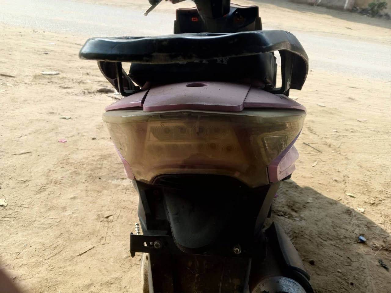 السلام عليكم دراجه كلشي شغال محرك ماكس عدله فول شلعه ومعدل السعر 300وبيها مجال حله  سياحي قريت الساده ***********
