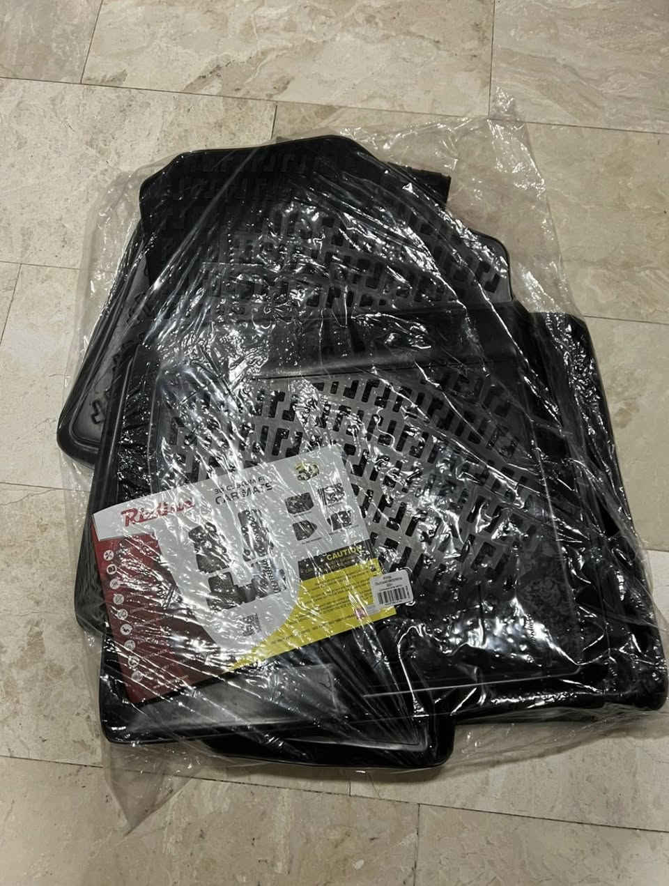السلام عليكم عندي ارضيات سبورتج عام روز لاين بسعر مناسب جدا جديد العنوان  بغداد علي الصالح الاتصال على الرقم الثالي ***********
