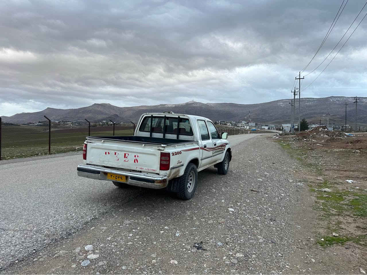 شوين سليماني 
***********
بيكاب دير
گيرو مه كينه ئه كسل به شه رتي ١٠ فيته ر ته قه و ره قه گه رمي ته بريد به شه رت جوار تايه لو كي له ژيردايه كاره باي كامل مه زبوته بوياخي نيه سه نه وي به سه ر جوه به شه رتي ته حويل خرامه براوه سه ياركي زور بي مسروفو توندو توله ٤٩ كه لا مه عا مه ليكي برايانه السليمانية, العراق
