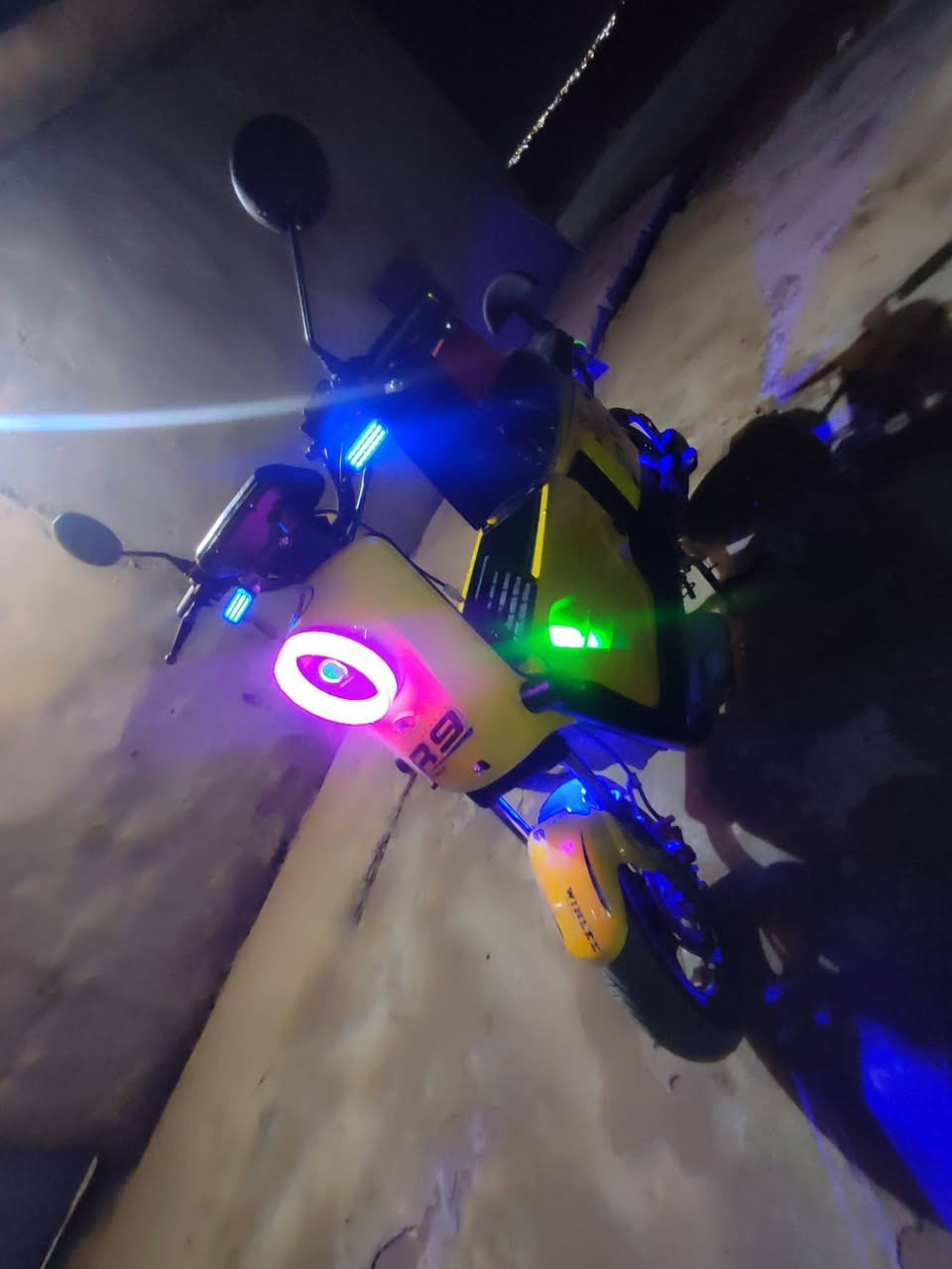 السلام عليكم...
دراجه شحن ( R9 .ابو الجنطة.2026) للبيع...
المكان  ( الشرقاط الساحل السير الطالعة)...
المواصفات + التفاصيل...
1- دراجه شحن ( R9 )...
2 - الفئه ( WINIEE )ونلي...
3 - عدد البطاريات (5 .32انبير الوحده )...
4 - تمشي الشحنه الوحده ( 85 ) كيلو...
5 - السرعه القصوى ( 109)  
9 - السرعه الحقيقيه ( 70)...
10 - قوه الملف( 2000 ) حقيقي... نحاس...
11 - شاشه تحدد ( العطلات )... 
13 - دبل ( اشاره )...
14 - نظام البك ( R ) الرجوع للخلف...
15 - نظام ال ( P ) للوقوف...
16 - دبلات اماميه ( 2 ) هيدروليك دهن...
17 - دبلات خلفيه ( 2 ) غاز...
18 - بريكات امامي و خلفي ( دسك )
19 - ستاند وسطي...
20 - ستناند جانبي...
21 - ستاند ( موبايل )...
23 - مدخل USB... شاحن موبايل
24 - لد امامي ( زنون ) عالي و ناصي...
25- مضاده للمي....
------------------------------- 
الدراجه سريعه و شلعته ( قويه ) 
السعر 600وبي مجال 
للستفسار..***********
