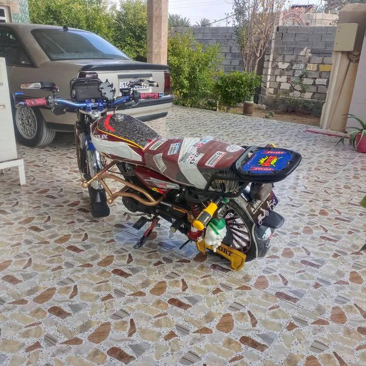 من رخصت الادمن  (مكلف بل نشر)
السلام عليكم دراجه سونك موديل٢٥ المنبزه على ٢٤حبايه درع رياضي سكان رياضي دراجه جاهزه من كلشي محرك بشرط اوراق منفيس فقط الدراجه كدام عينك جديده مكان الدراجه الرمادي شارع 40قرب جامع الواثق ***********سعر الدراجه (مليون )
