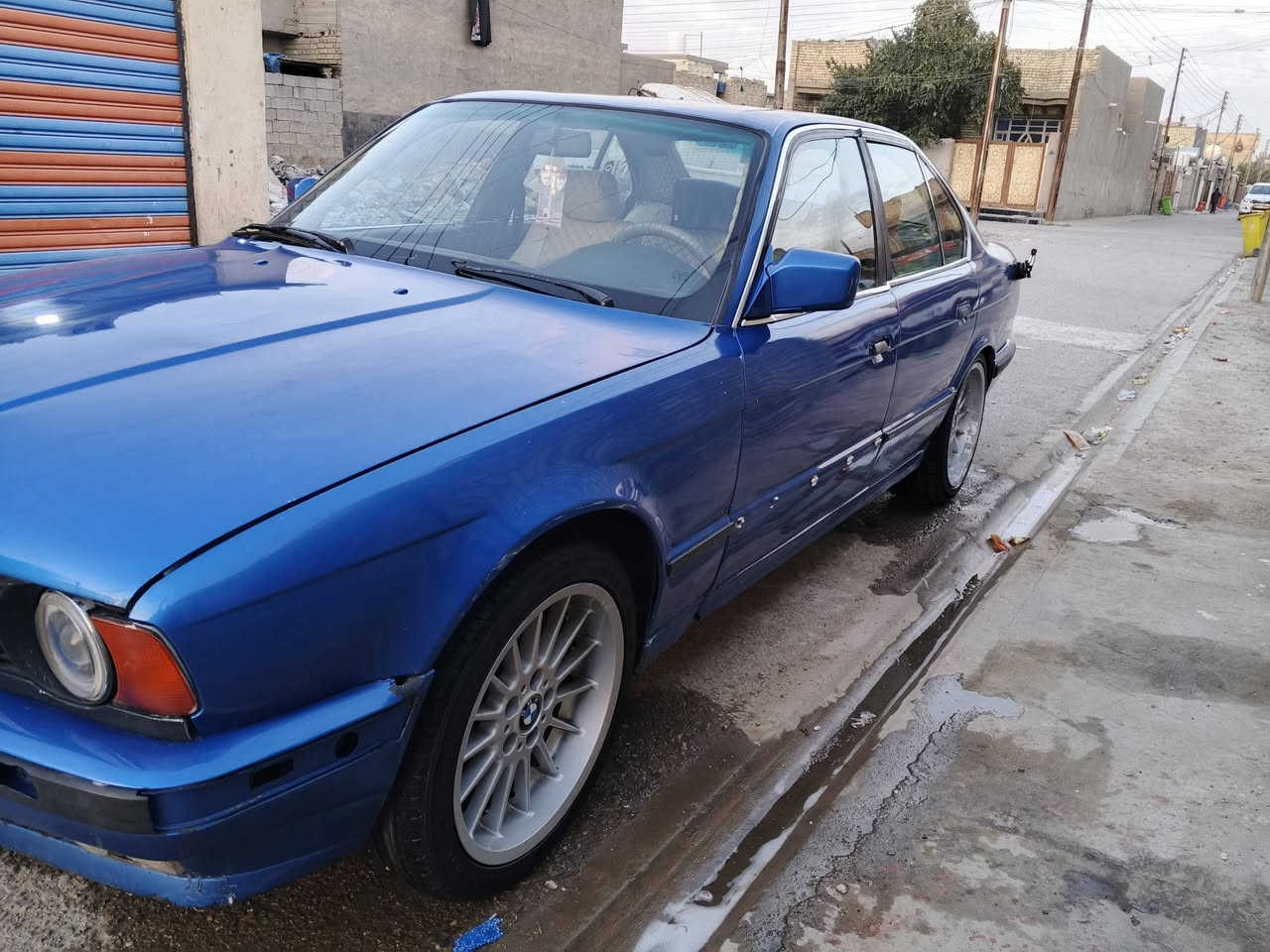 سلام عليكم بي ام 535 مفتوح سياره سياره مكينه كير خير من الله صدر نص عمر رقم ديالى شرط التحويل مصبوغه عام الجماليه مكفوله من الضربه  عوزها يده مال باب  السعر 40 وبيها مجال العنوان بغداد المعامل ***********
