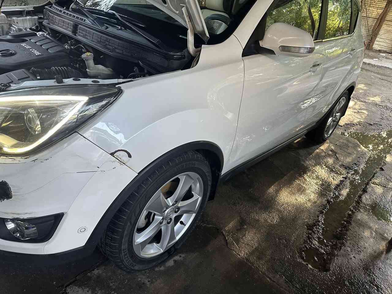 السلام عليكم.. للبيع شانجان CS 35 موديل 2019
ماشيه 70  الف 
معروفه مواصفاتها 
بيها منظومة غاز شغاله وجدا ناجحه بيها ومرتاح عليها افضل من البانزين  مكينه 1600 دوش گير اوتو ميكانيكي  تبريد ثلج 
تخم تاير جديد السياره مال بيت استعمال قليل 
مكفوله كفاله عامه من ضربه ومعجون وصبغ وگير ومحرك وتجي وتفحص وتشوف  وسويلها سونار وين ميعجبك..فقط بيها ضربه بالدعاميه صغيره ومصلحه فايبر كلاس وشويه بالچاملغ اصبعين مثل ما موضح بالصوره بدون دواخل
لايت زنون ابيض..حره بأسمي والسنويه تسقط ب 2030
تحويل ثاني يوم
رقمها بغداد وموجود في بغداد الكاظميه  
السعر 123  وبيها مجال 
للاستفسار اكثر على الرقم ***********
