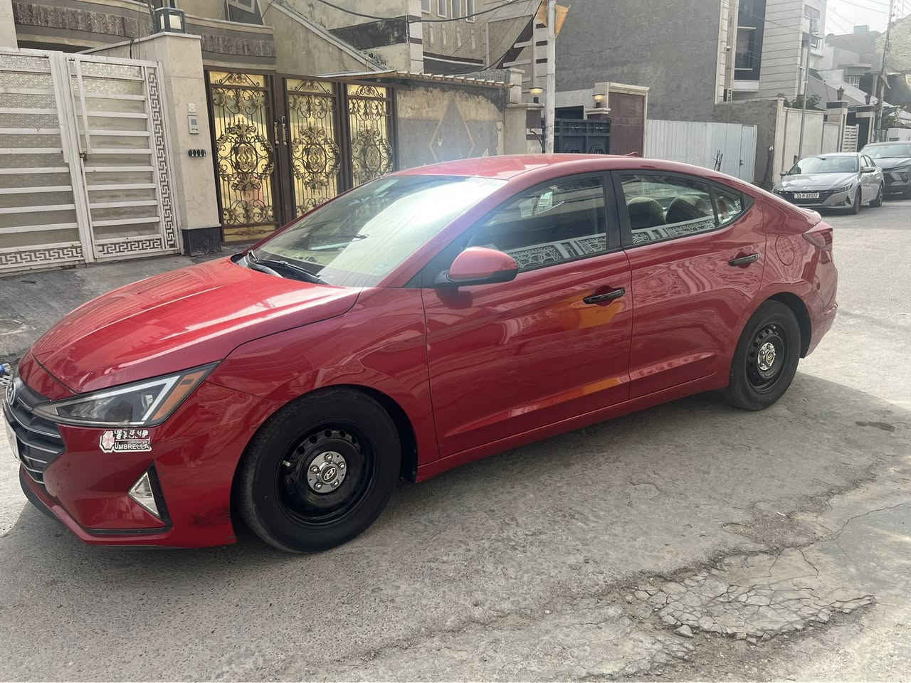 السلام عليكم 
للبيع هوانداي النترا 20 أمريكي 🔴

محرك 2000 دوش 
كير cvt
بيها قطعتين رش فقط 
موصفات نص فول +حداديه وتخم تايرات كله جديد 
السعر 126 وبيها مجال 
مكاني بغداد حي الجهاد حي الحسين 

‭0783 801 2173‬
