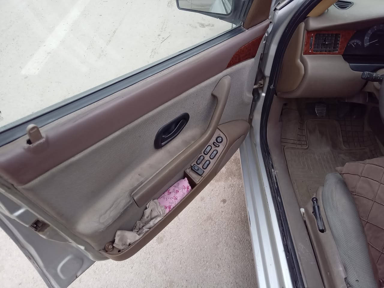 سلام عليكم..
سمند ١٢ نظيفه وجاهزه رقم واسط (29) جديد العنوان بغداد السعر 35$ 
***********
